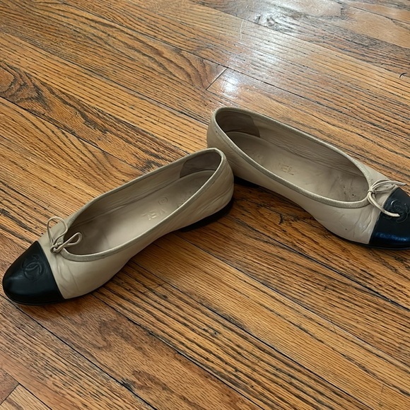 Used Chanel two toned Ballet Flats size 38.5 - Picture 8 of 9